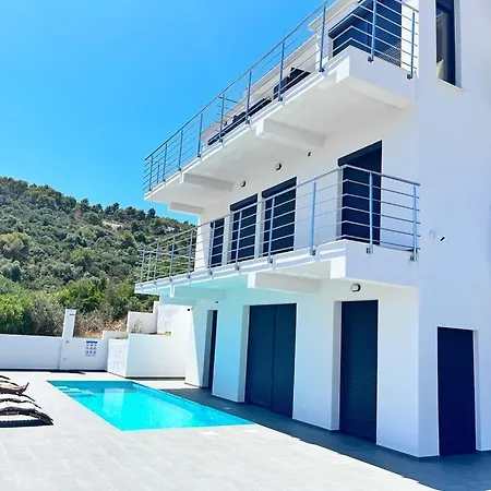 Palace Deluxe Ii דירה